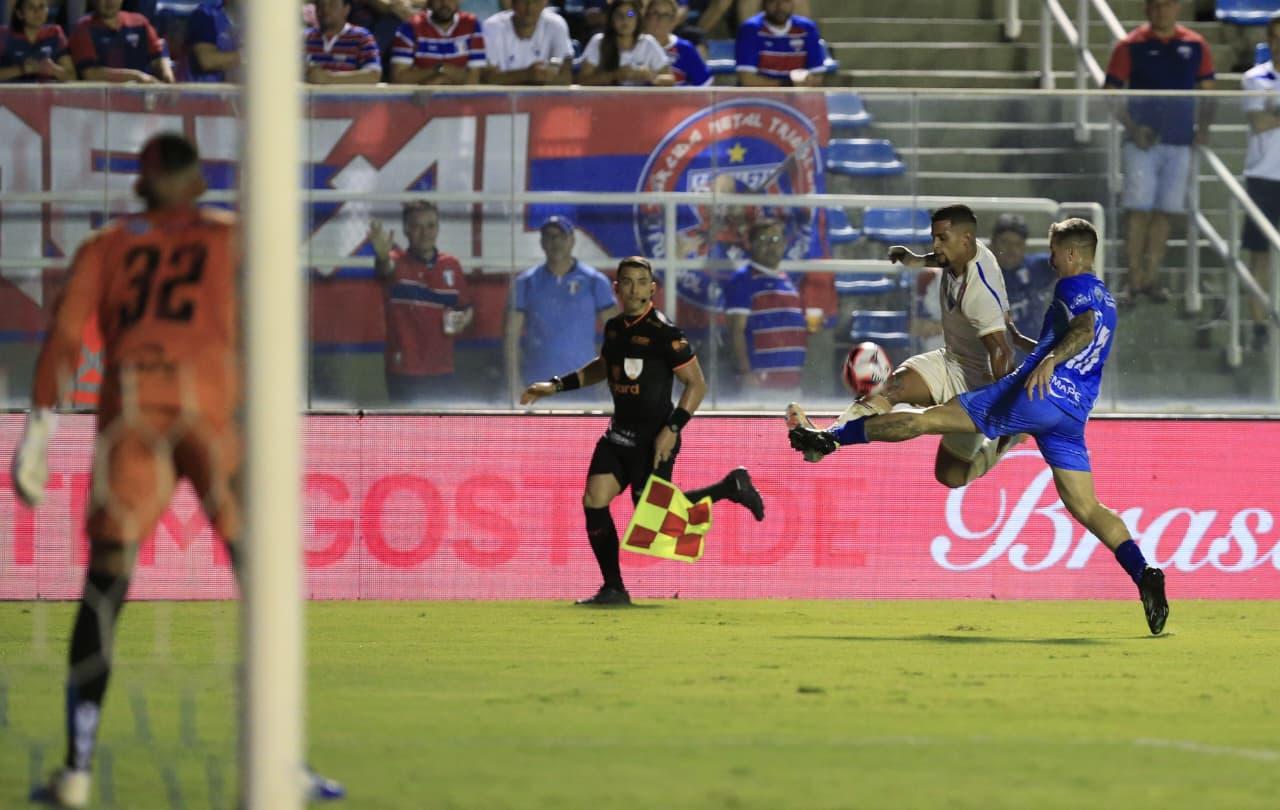 Foto de Maílton Lateral do Fortaleza x Maracanã