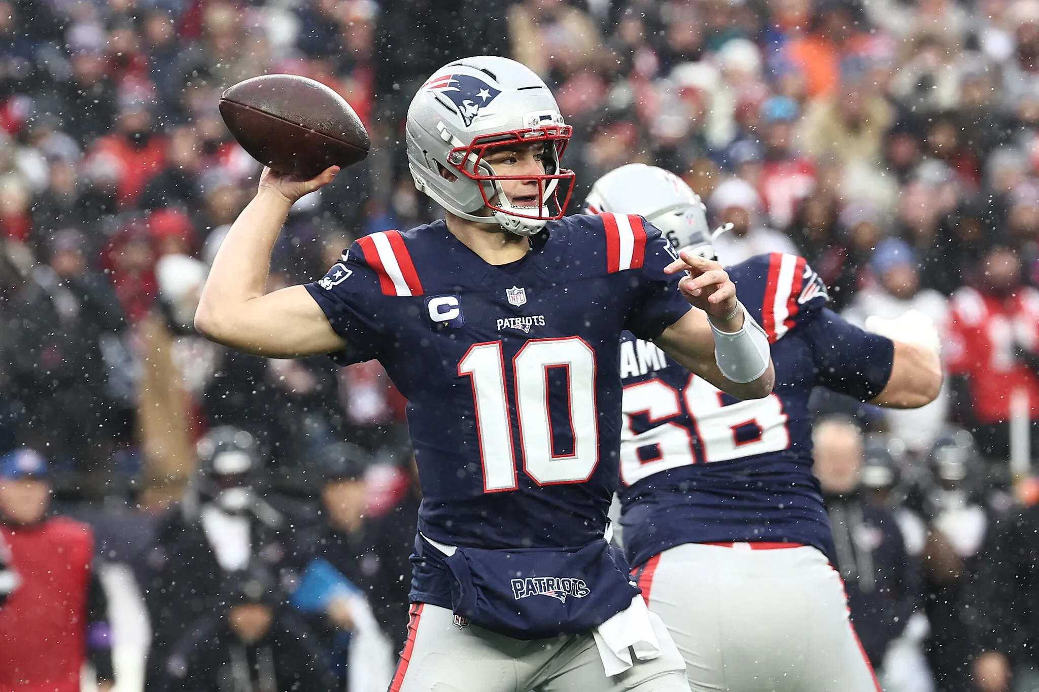 Drake Maye é o quarterback do New England Patriots, uma das equipes que podem estar no Super Bowl 2026