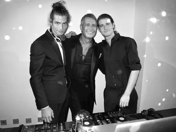 Os irmãos já desfrutam do lifestyle milionário e atuam como DJs.