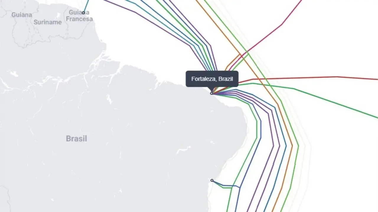 Cabos submarinos em Fortaleza listados pelo Submarine Cable Map.