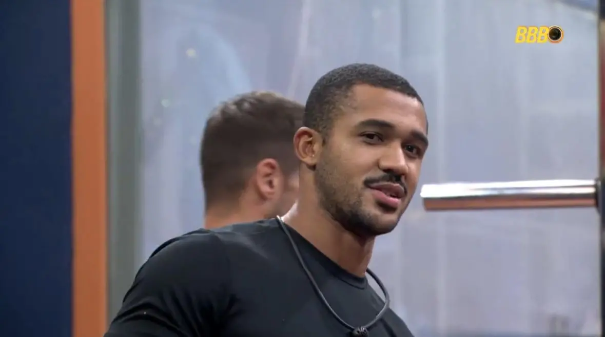 Matheus durante a discussão na academia.