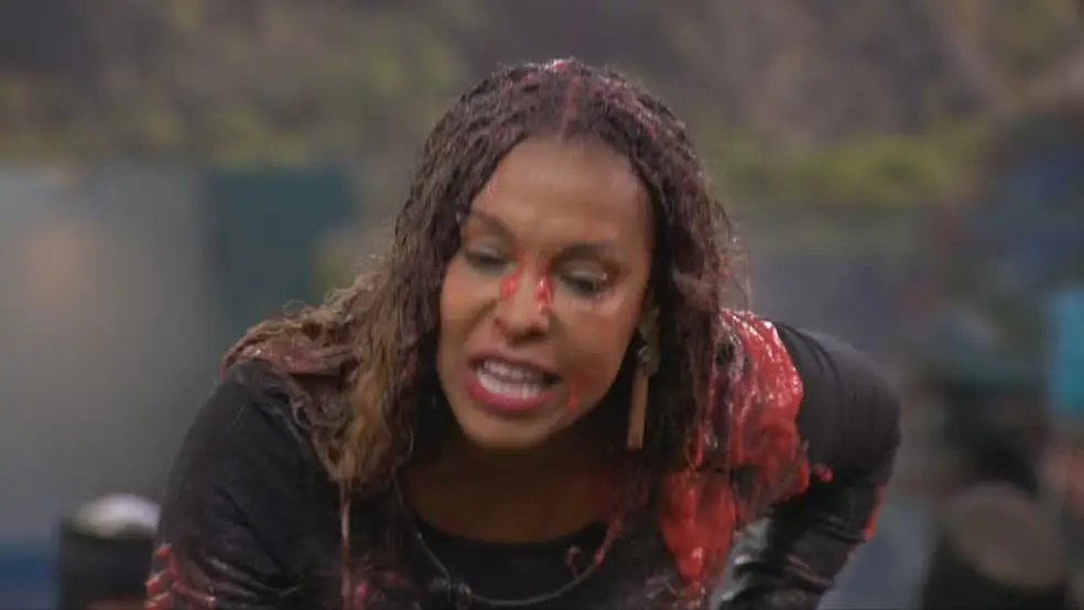 Sol Vega durante a discussão.