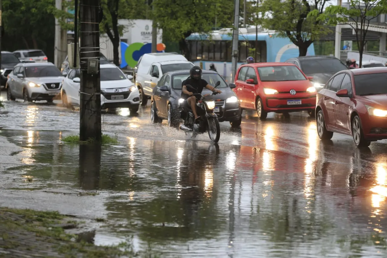 O bairro da Aerolândia é um dos locais com registro de forte chuva.