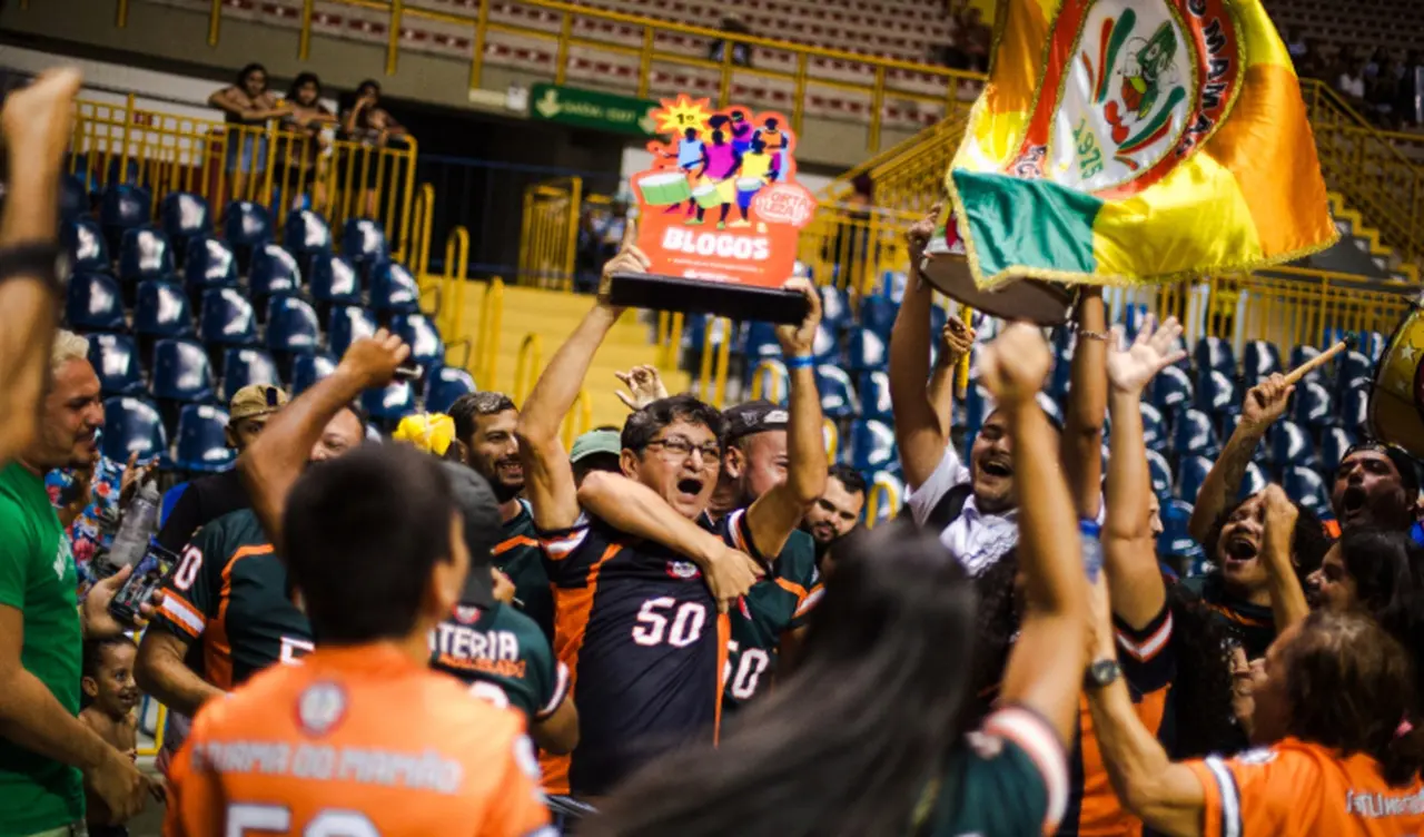 Imagem de comemoração do Carnaval 2025 do bloco A Turma do Mamão.