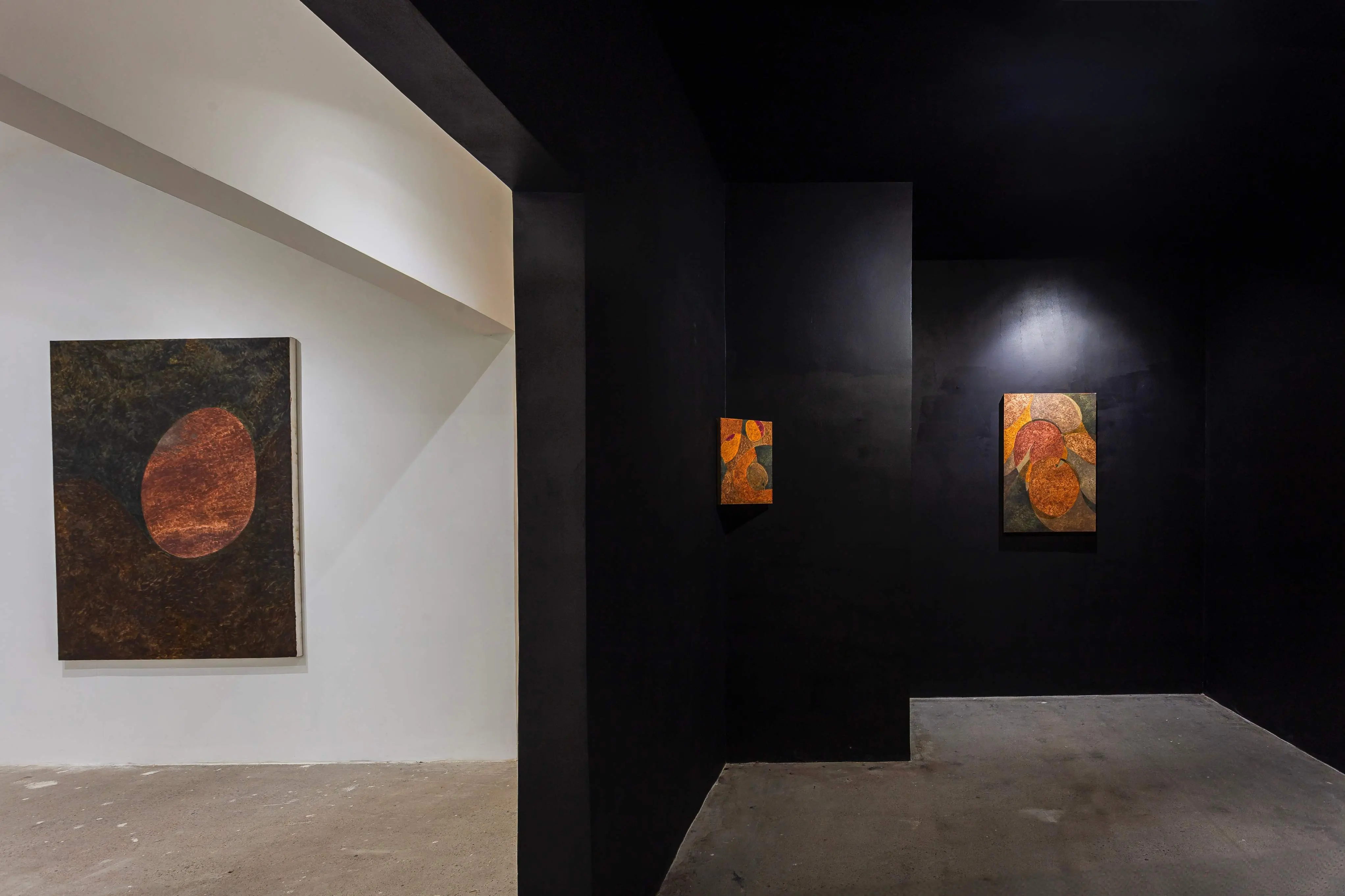 Imagem da exposição Céu da boca da noite, que está na Cave Galeria.