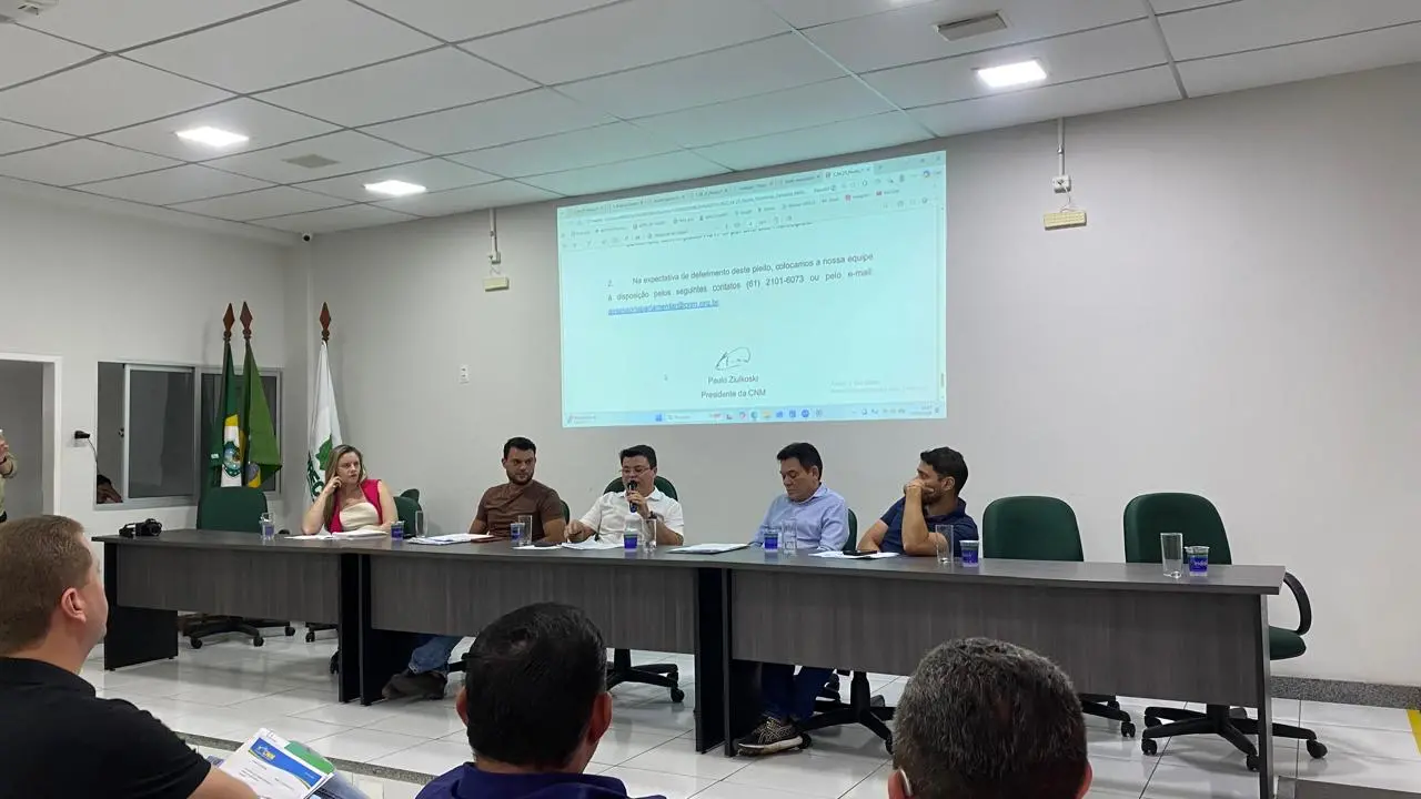 Foto de prefeitos cearenses reunidos na Aprece.