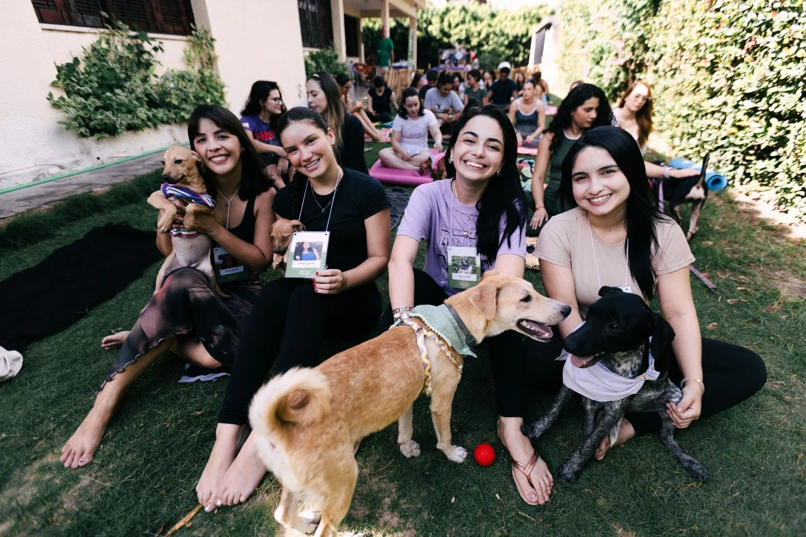 Da esquerda para a direita, Camila Aquino, 30, Yáskara Vieira, 19, Giselle Duarte, 19, e Fernanda Firmo, 23.