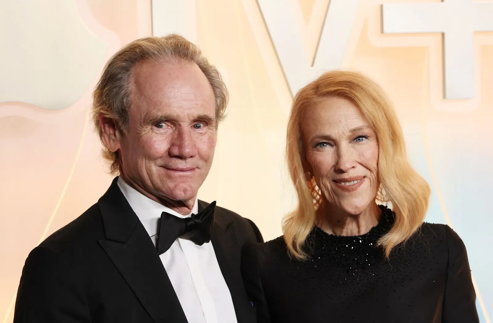 Catherine deixou o marido, o diretor Bo Welch, e dois filhos.