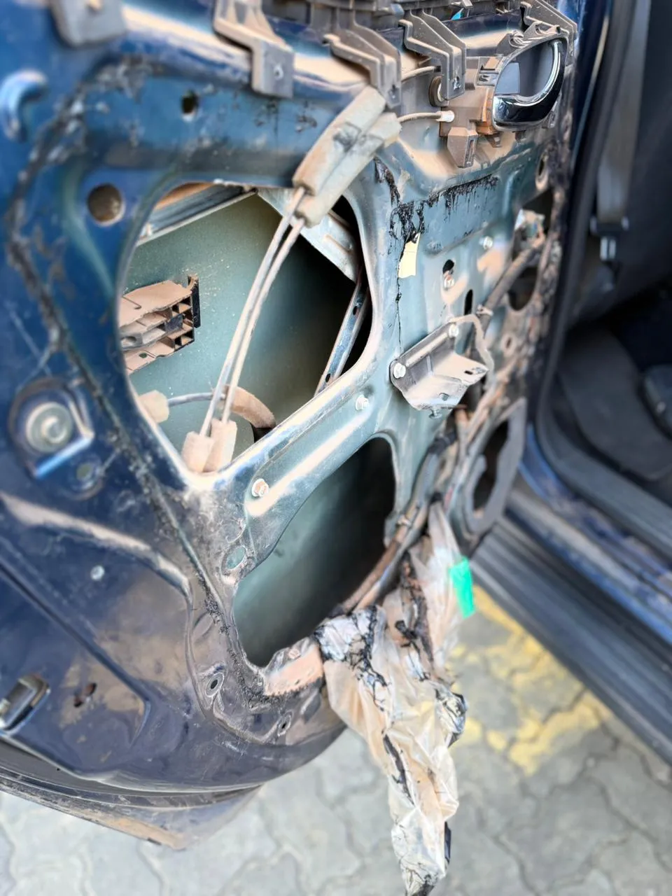 As drogas, distribuídas em 40 tabletes, estavam escondidas em um carro.