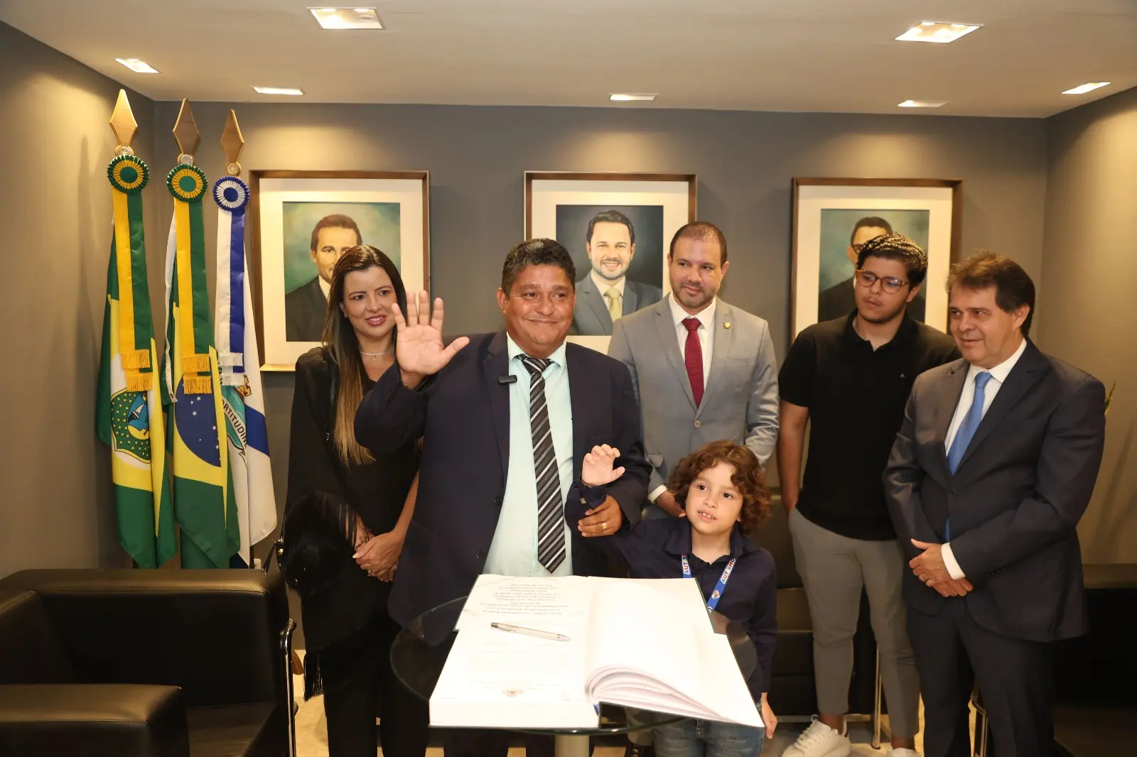 Foto da posse de Jhon Monteiro na Câmara Municipal de Fortaleza.