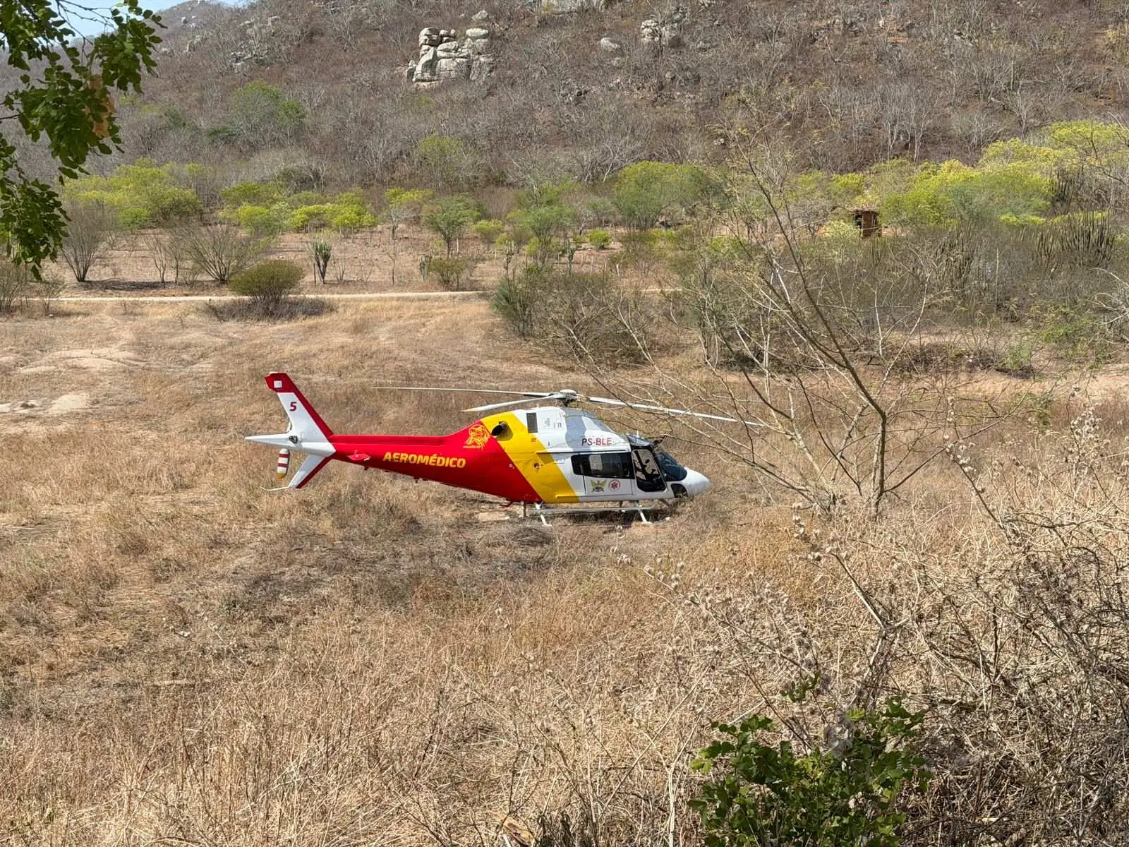 Imagem de uma aeronave que ajudou no resgate das vítimas.
