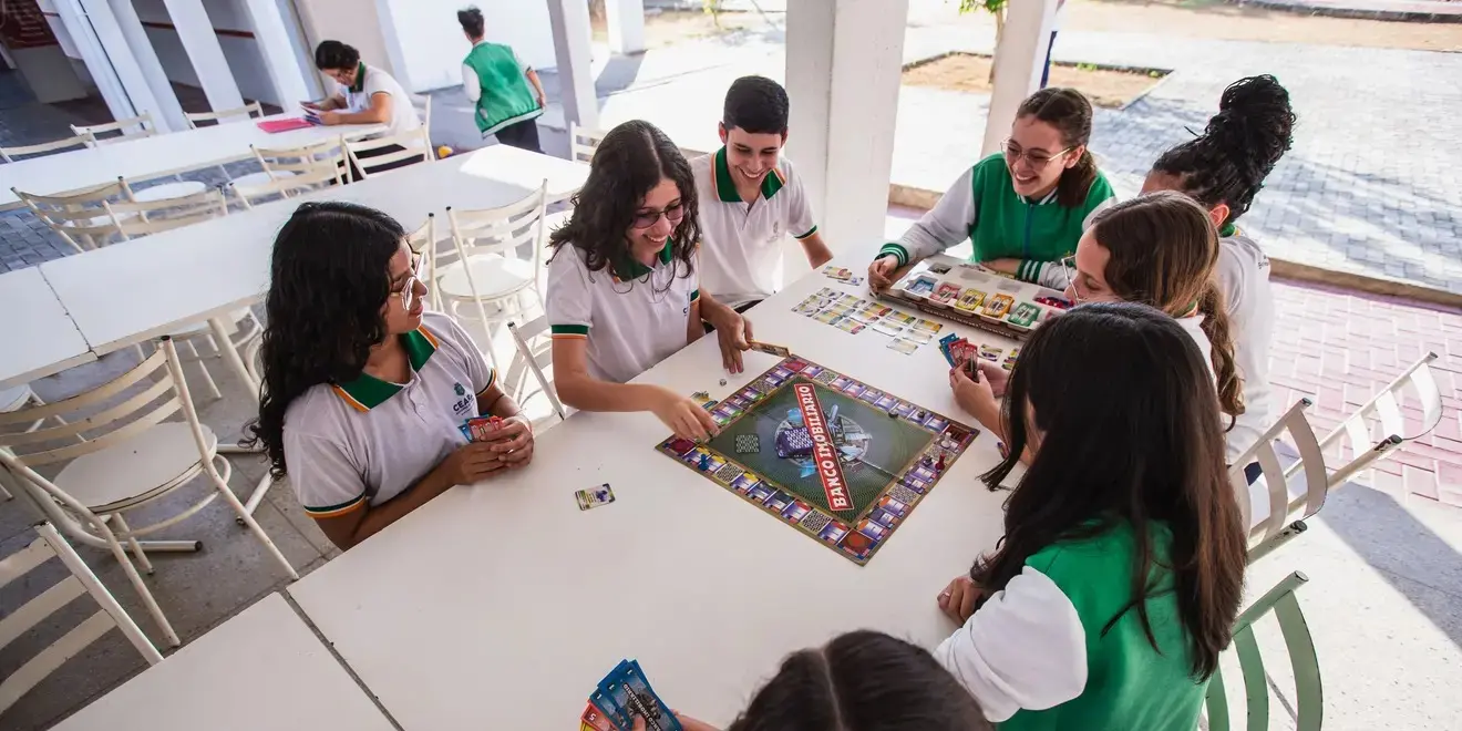 Foto de alunos da EEEP Adriano Nobre.