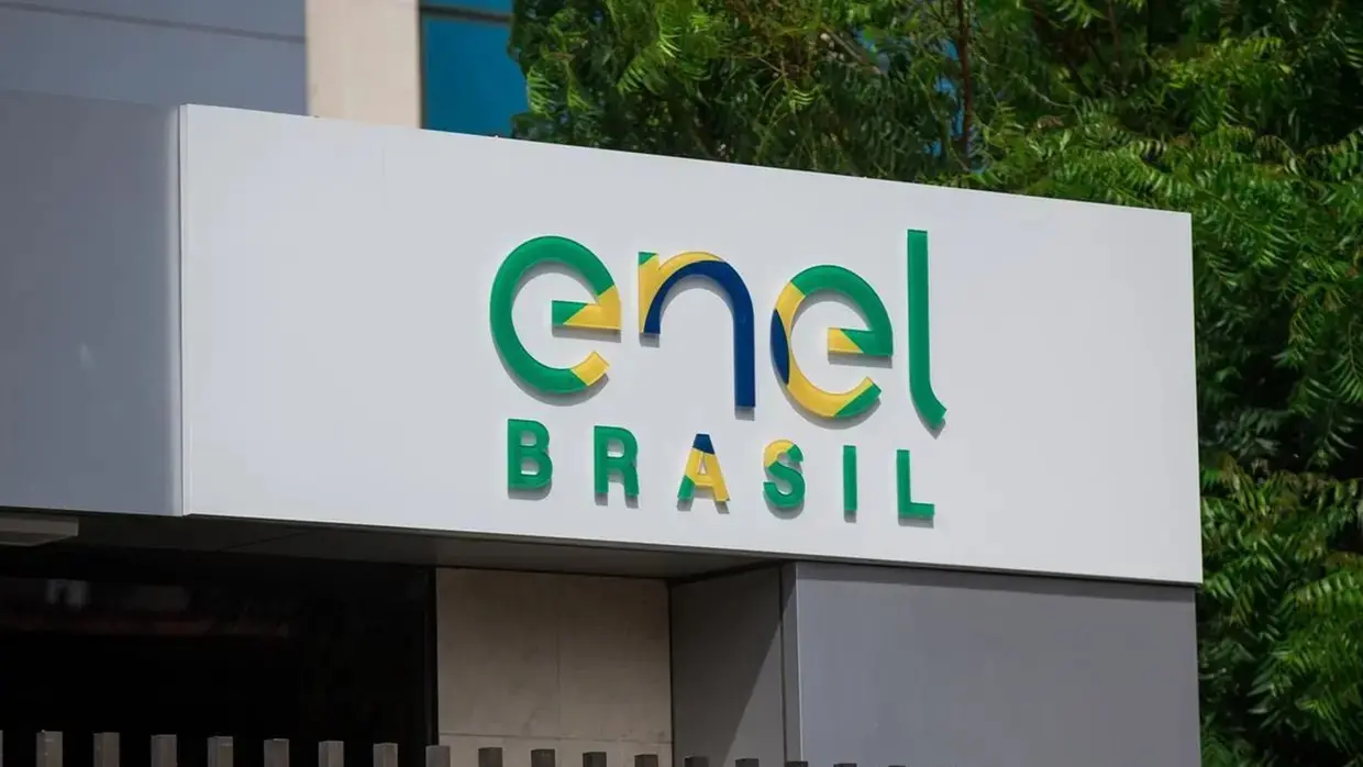 Foto da fachada da sede da Enel no Ceará, onde concessionária é responsável pelos 184 municípios cearenses.