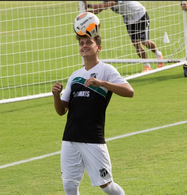Natural de Cascavel (CE), Sánchez foi revelado profissionalmente pelo Ceará na temporada 2015