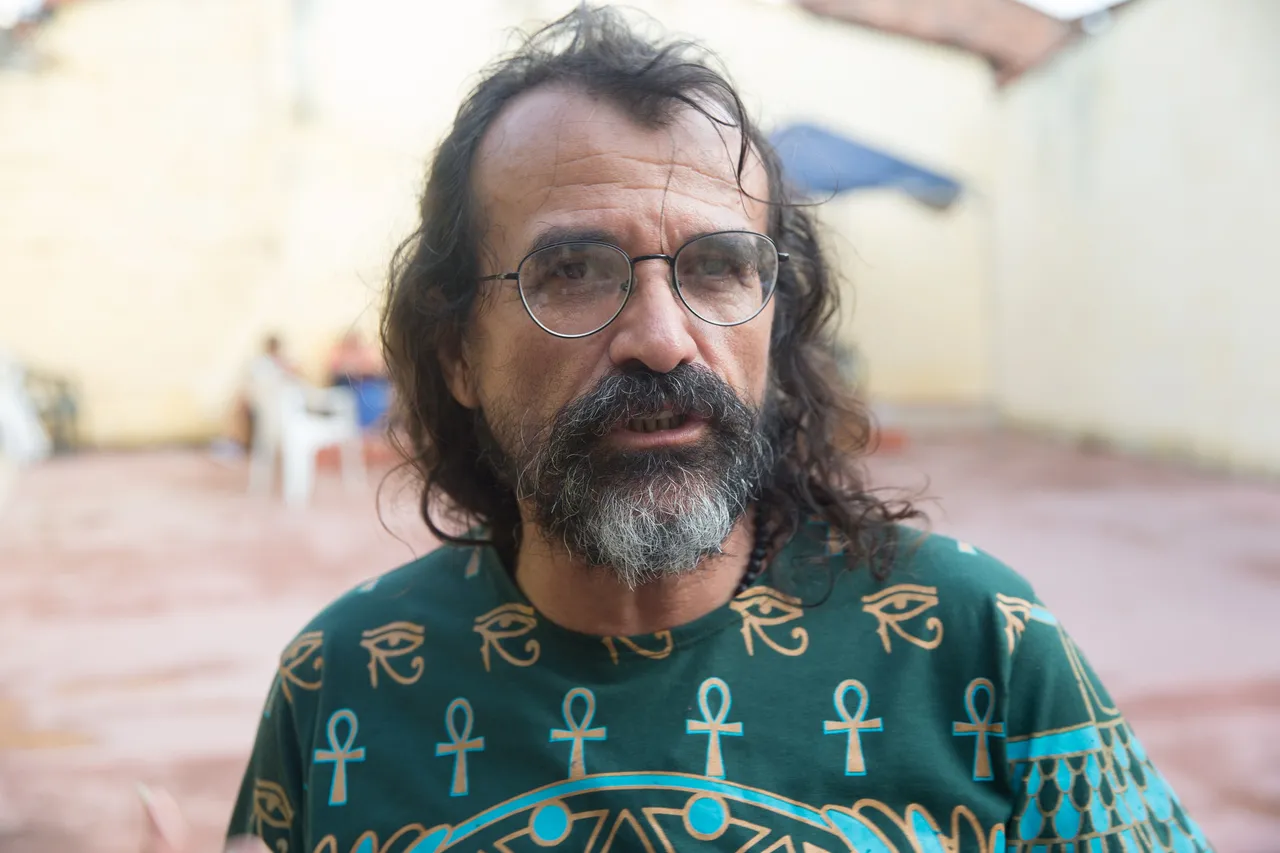 Pingo de Fortaleza, atualmente coordenador geral do Maracatu Solar, é nome que acompanhou a trajetória histórica do Carnaval de Fortaleza.