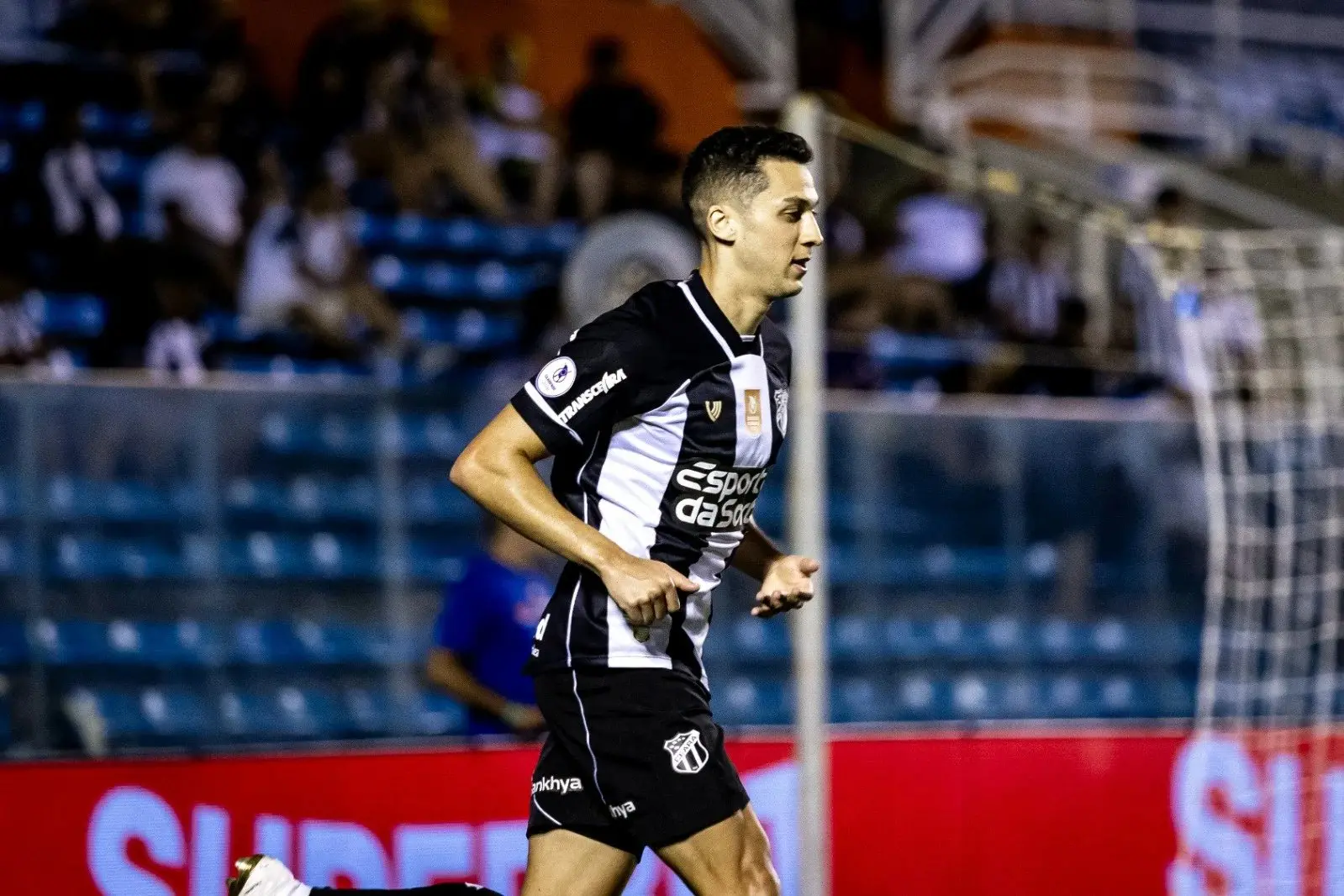 Alano em ação pelo Ceará