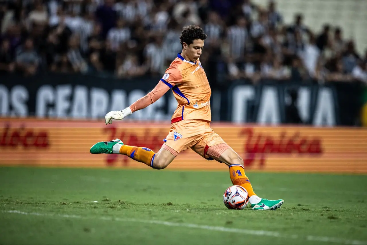 Foto de Brenno, goleiro do Fortaleza, que é a melhor defesa do Campeonato Cearense
