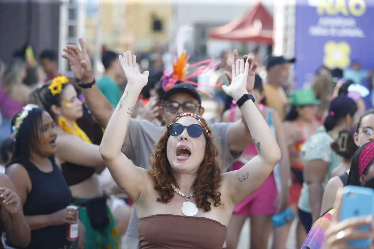 foto de foliões no carnaval de fortaleza.