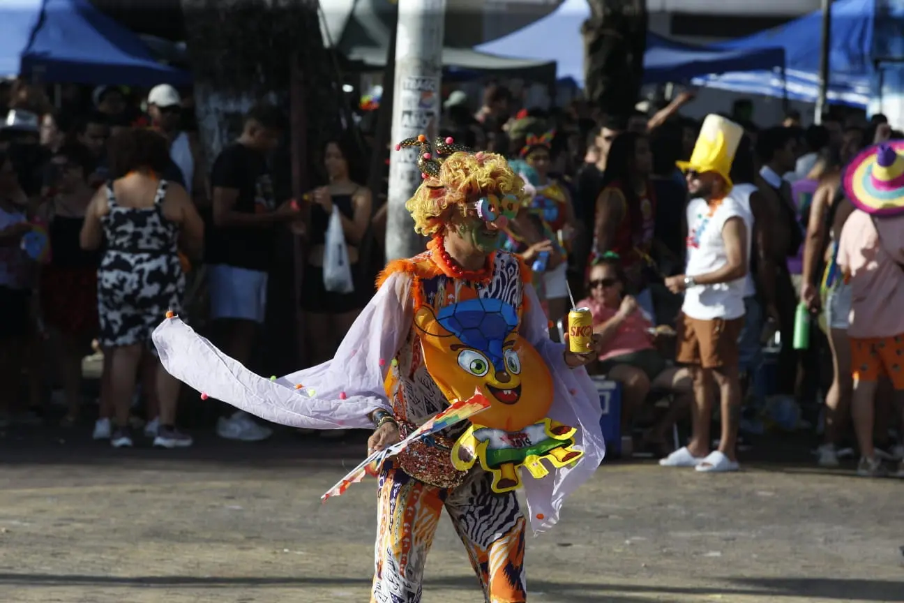 foto de foliões no carnaval de fortaleza.