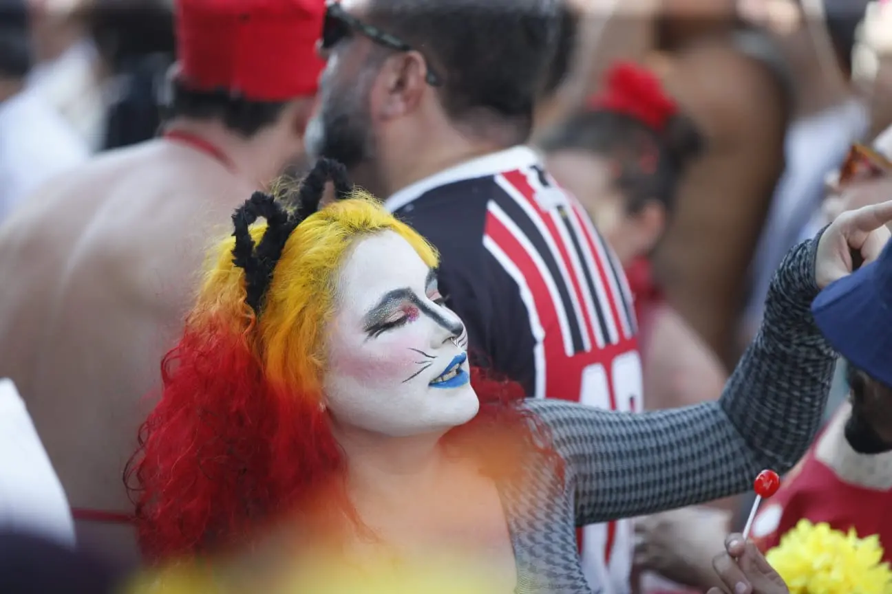 foto de foliões no carnaval de fortaleza.