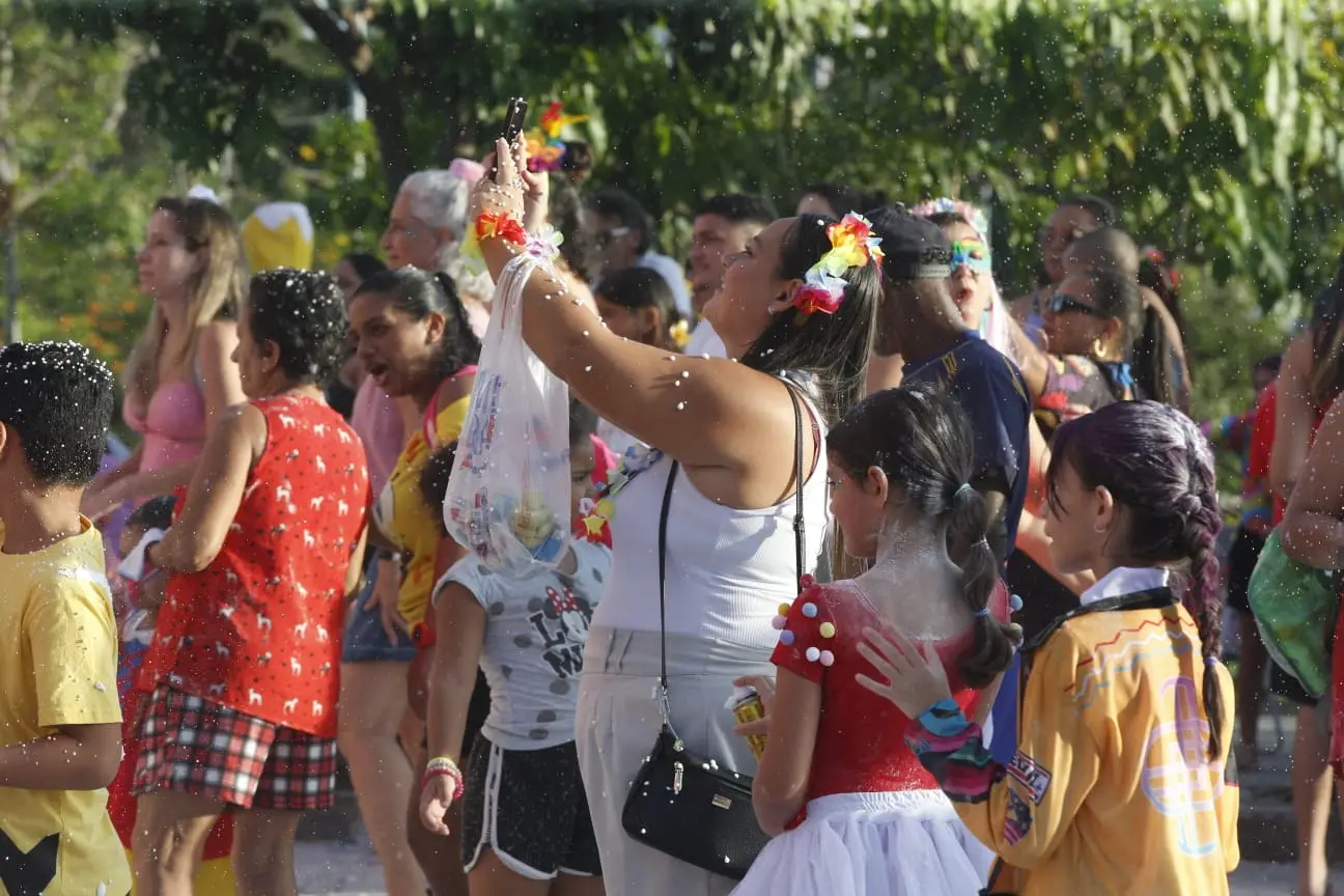 Pequenos foliões no Parque Rachel de Queiroz.