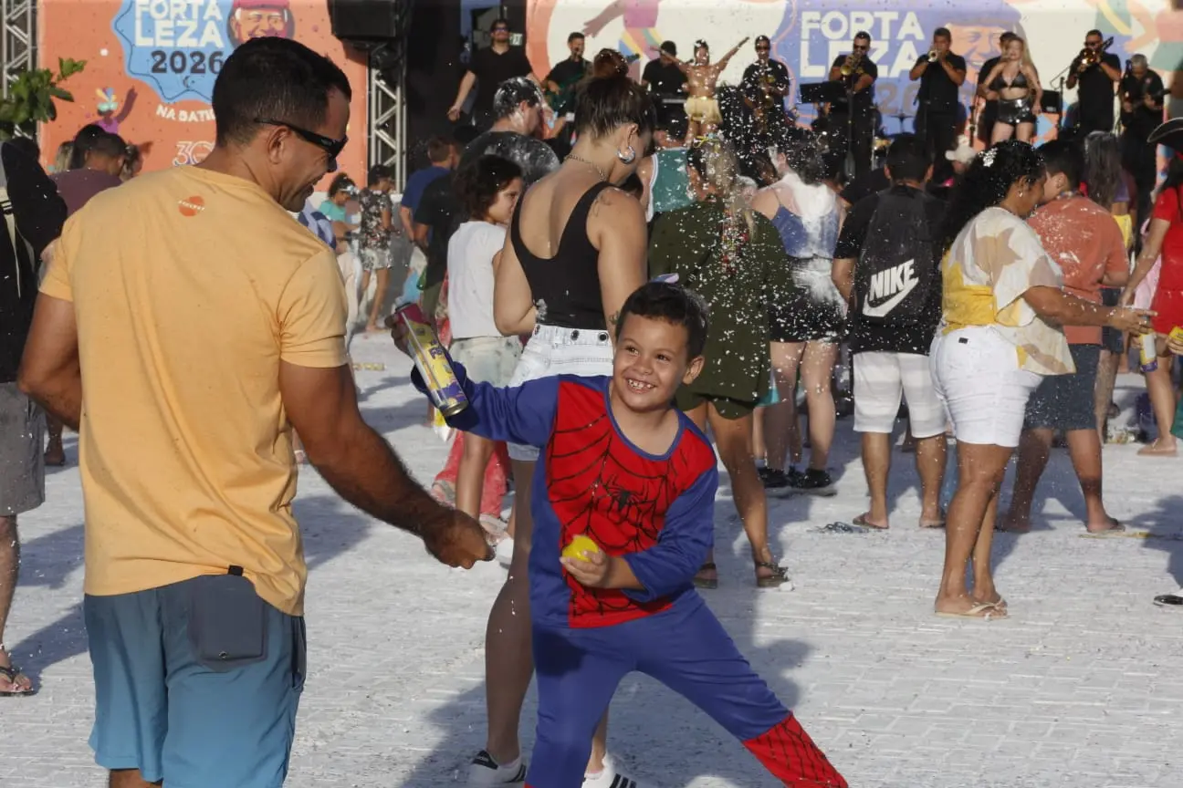 Pequenos foliões no Parque Rachel de Queiroz.
