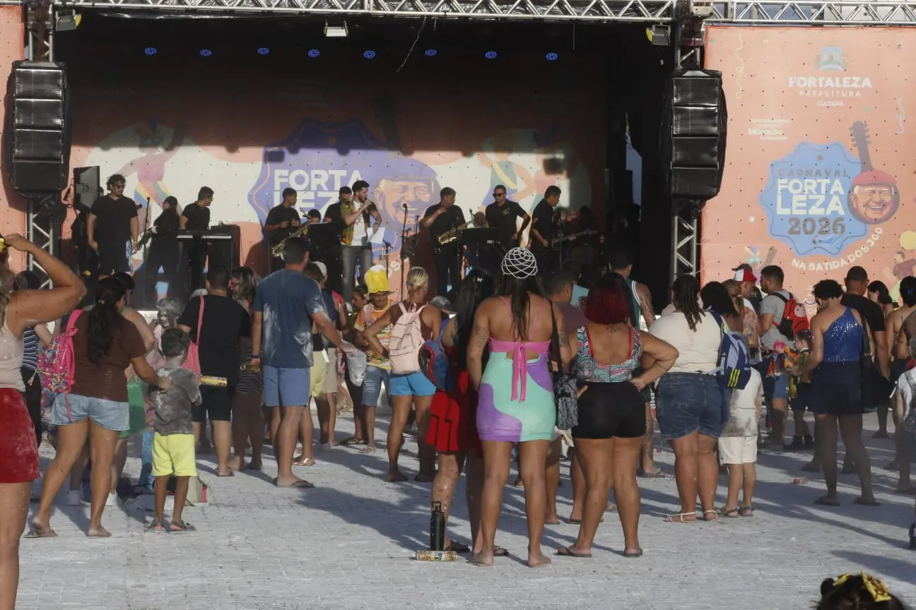 Pequenos foliões no Parque Rachel de Queiroz.