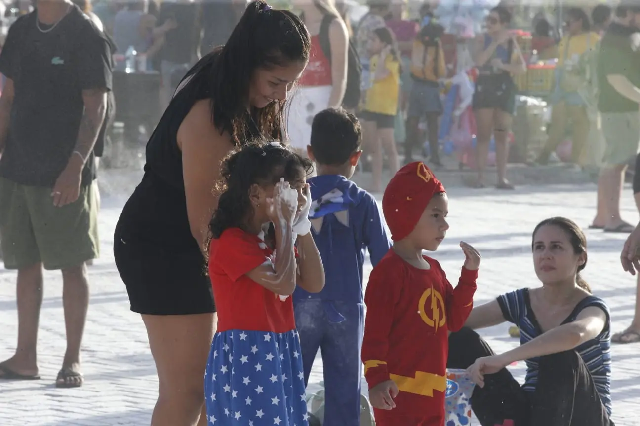 Pequenos foliões no Parque Rachel de Queiroz.