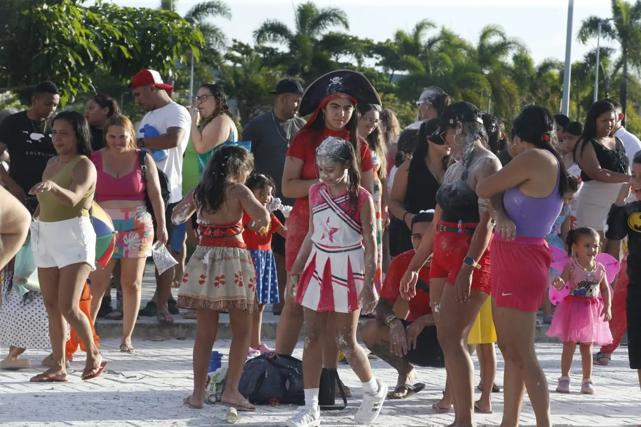 Pequenos foliões no Parque Rachel de Queiroz.