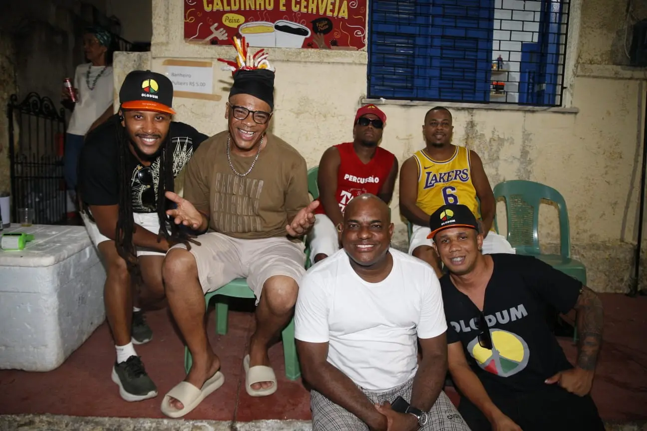 Integrantes do grupo Olodum curtem Carnaval em Fortaleza.