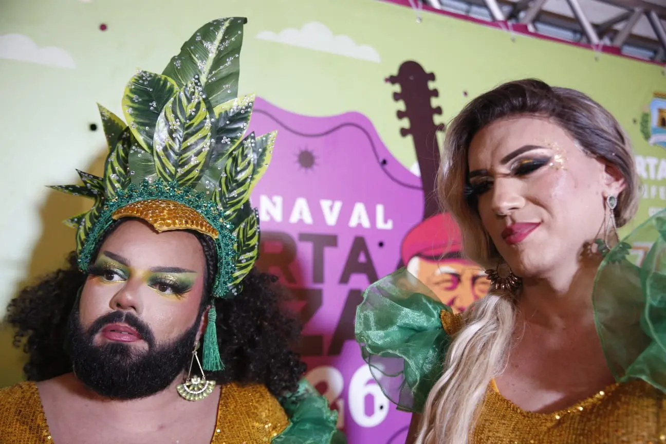 As integrantes do Bloco Mambembe, Mulher Barbada e Deydianne Piaf.