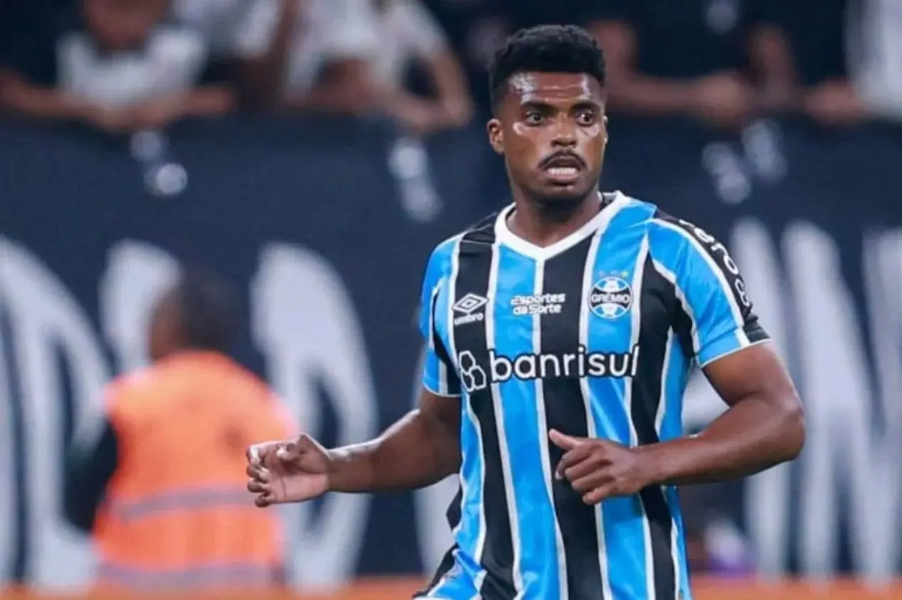 Jemerson em ação pelo Grêmio