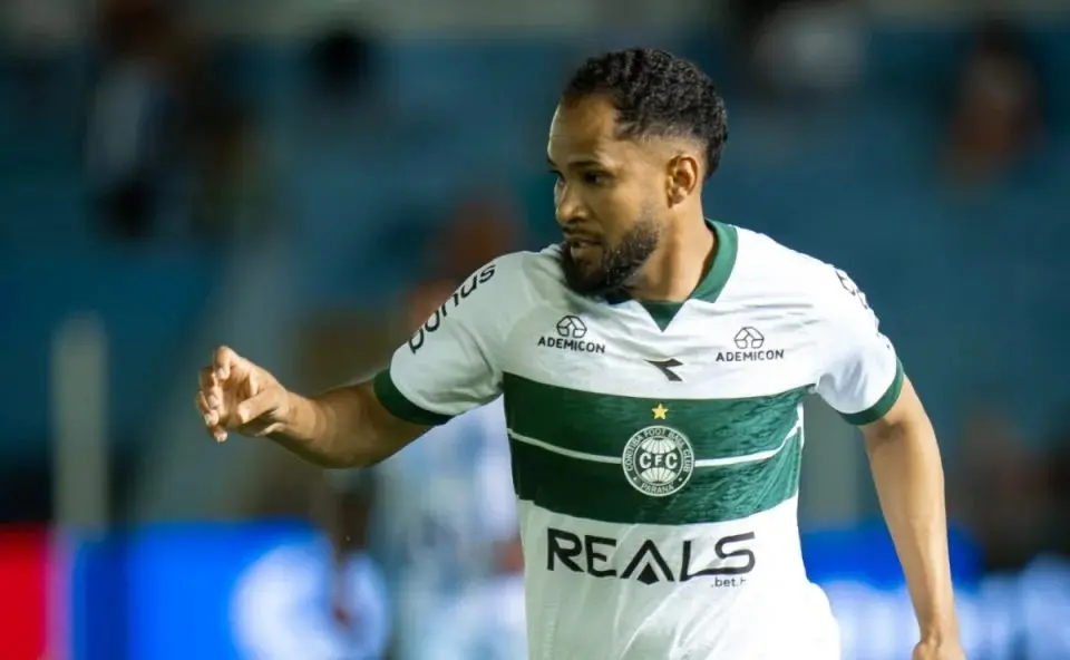 Everaldo em ação pelo Coritiba