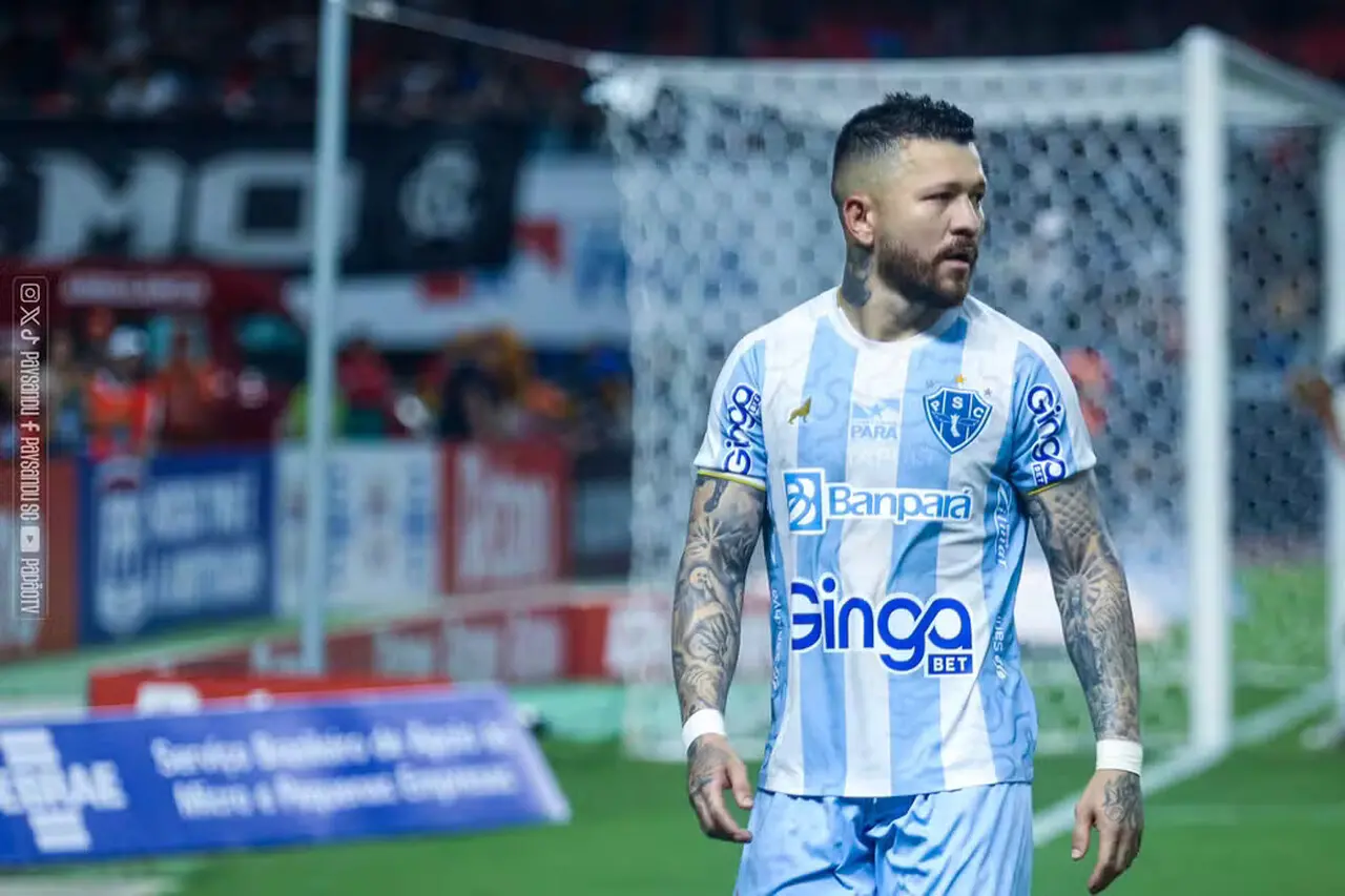 Rossi em ação pelo Paysandu