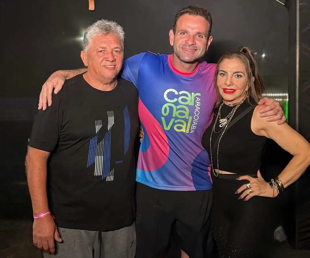 Wellington Nonato da Silva, Edim e Dona Bill lado a lado durante o carnaval deste ano.