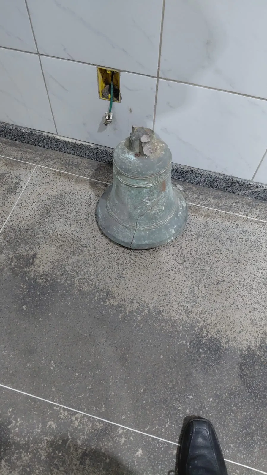 Sino da capela foi encontrado abandonado na comunidade do Oitão Preto.