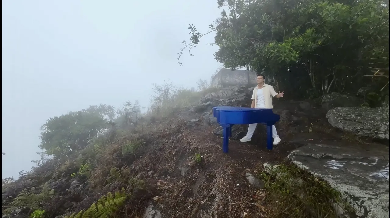 Gravações feitas da apresentação no topo do Pico Alto, em Guaramiranga, compõem clipe em homenagem à cidade serrana.