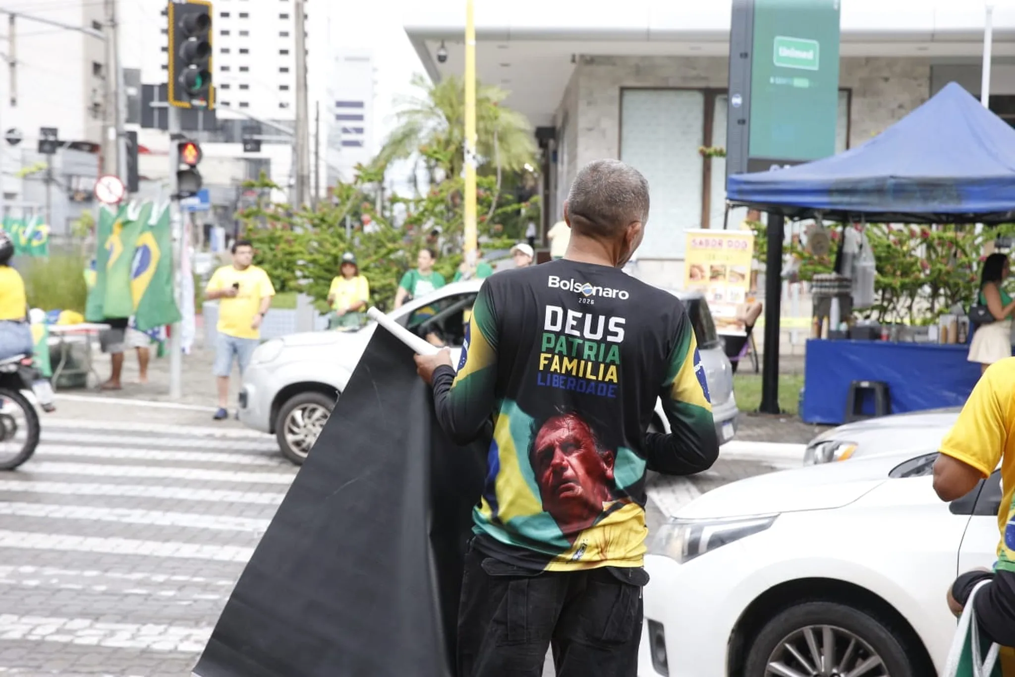 Na manifestação, bandeiras e camisas estamparam o rosto do ex-presidente Jair Bolsonaro.