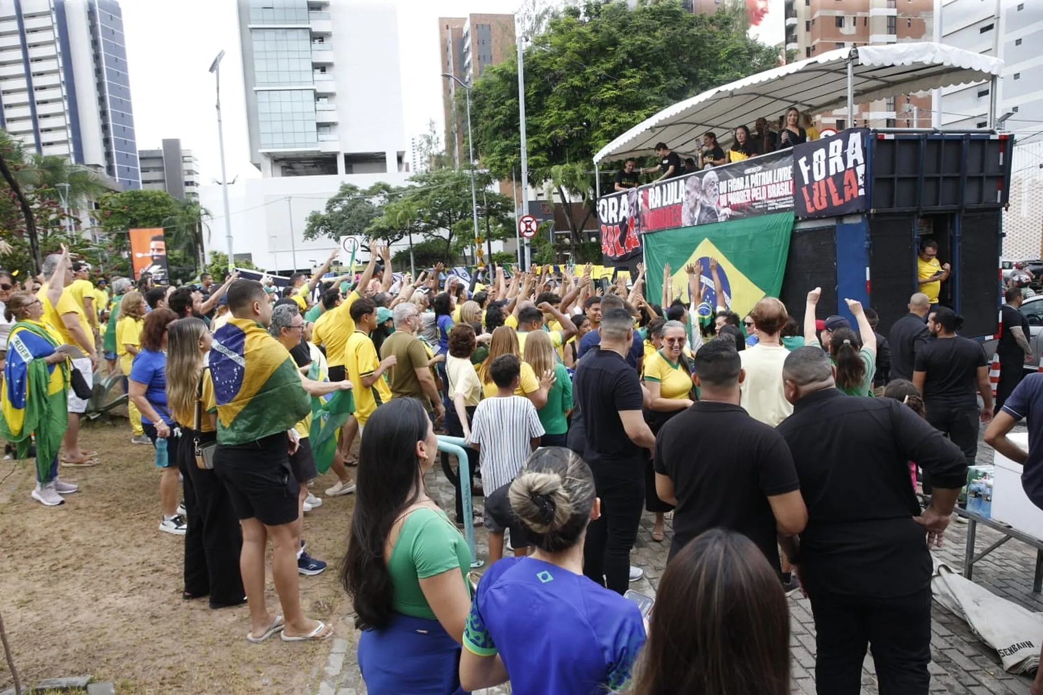 Manifestação ocorreu na Praça Portugal, localizada no bairro Aldeota, em Fortaleza.