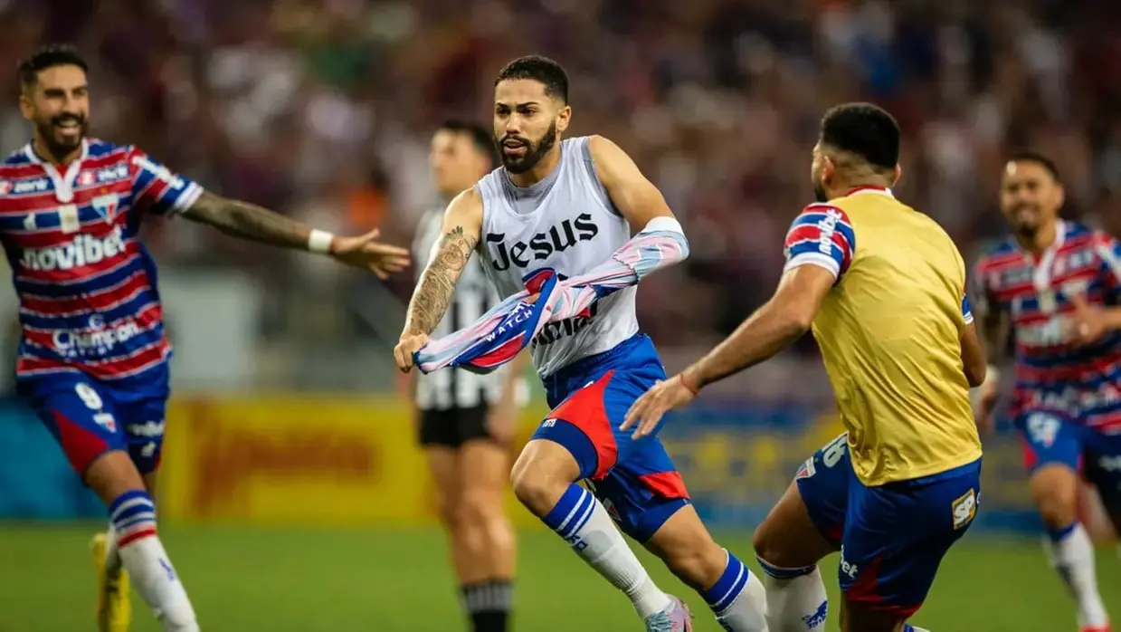 Calebe comemora gol pelo Fortaleza