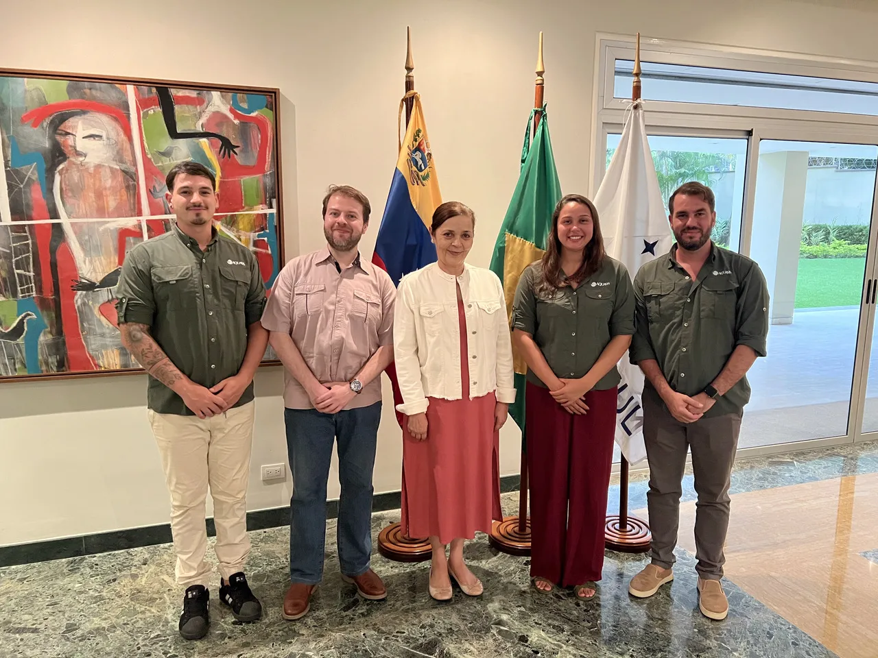 Membros da Aquasis com a embaixadora do Brasil na Venezuela.