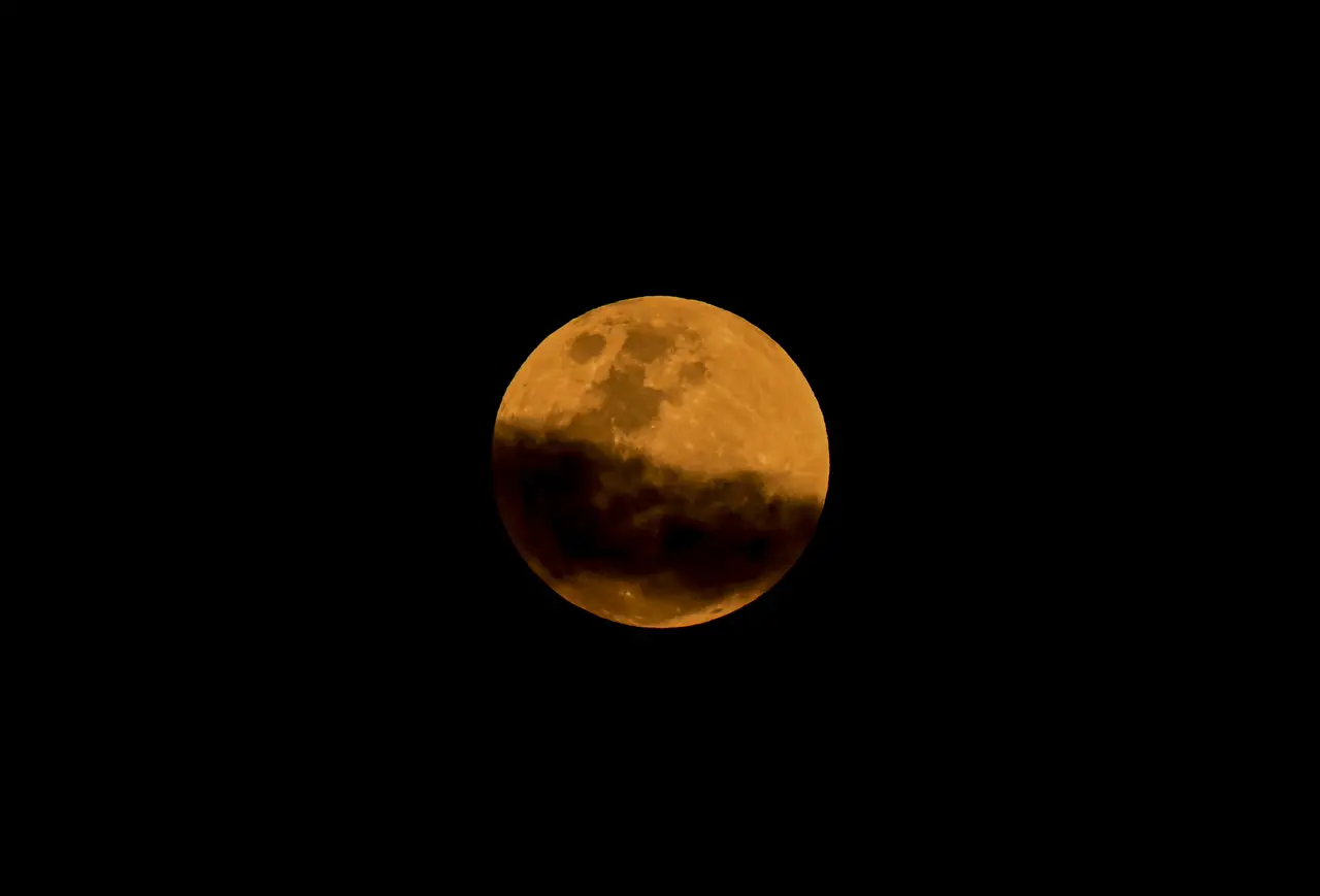 Registro da Lua Cheia Rosa no Panamá.