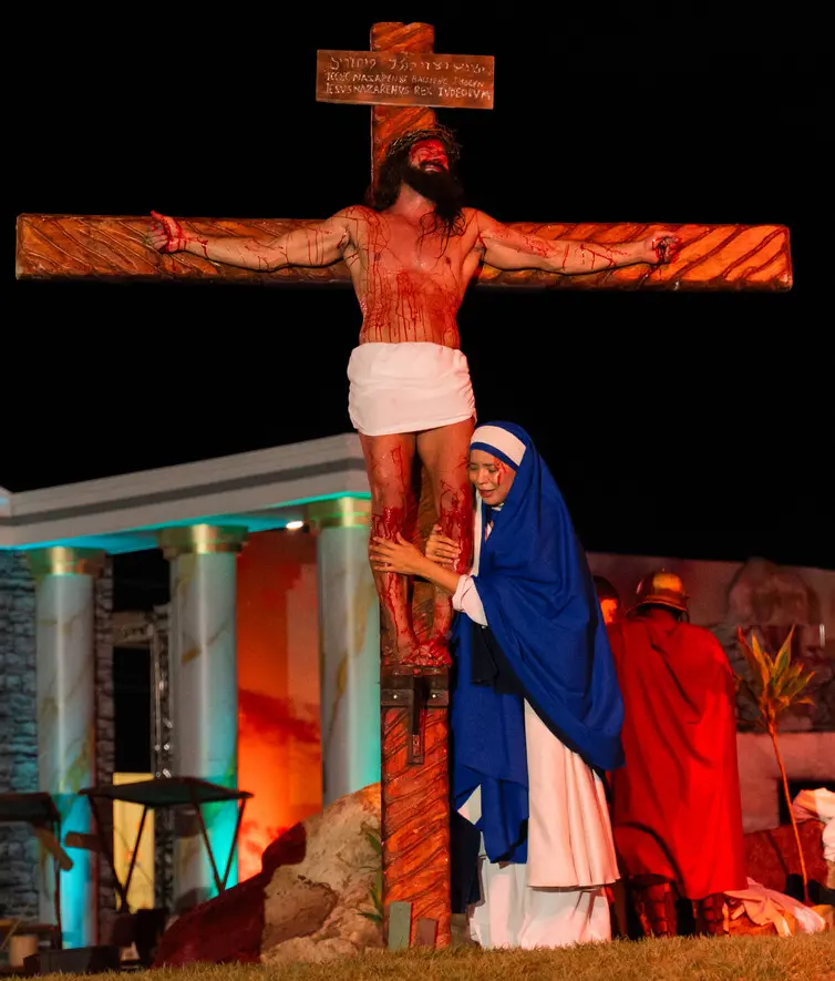 Foto de Malvino Salvador como Jesus e Niara Meirele como Maria na 'Paixão de Cristo' de Pacatuba.