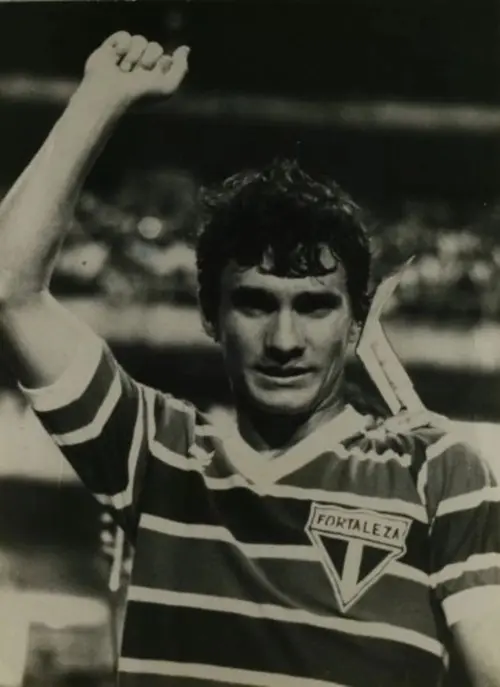O atacante Luizinho das Arábias marcou os dois gols do título do Campeonato Cearense de 1983