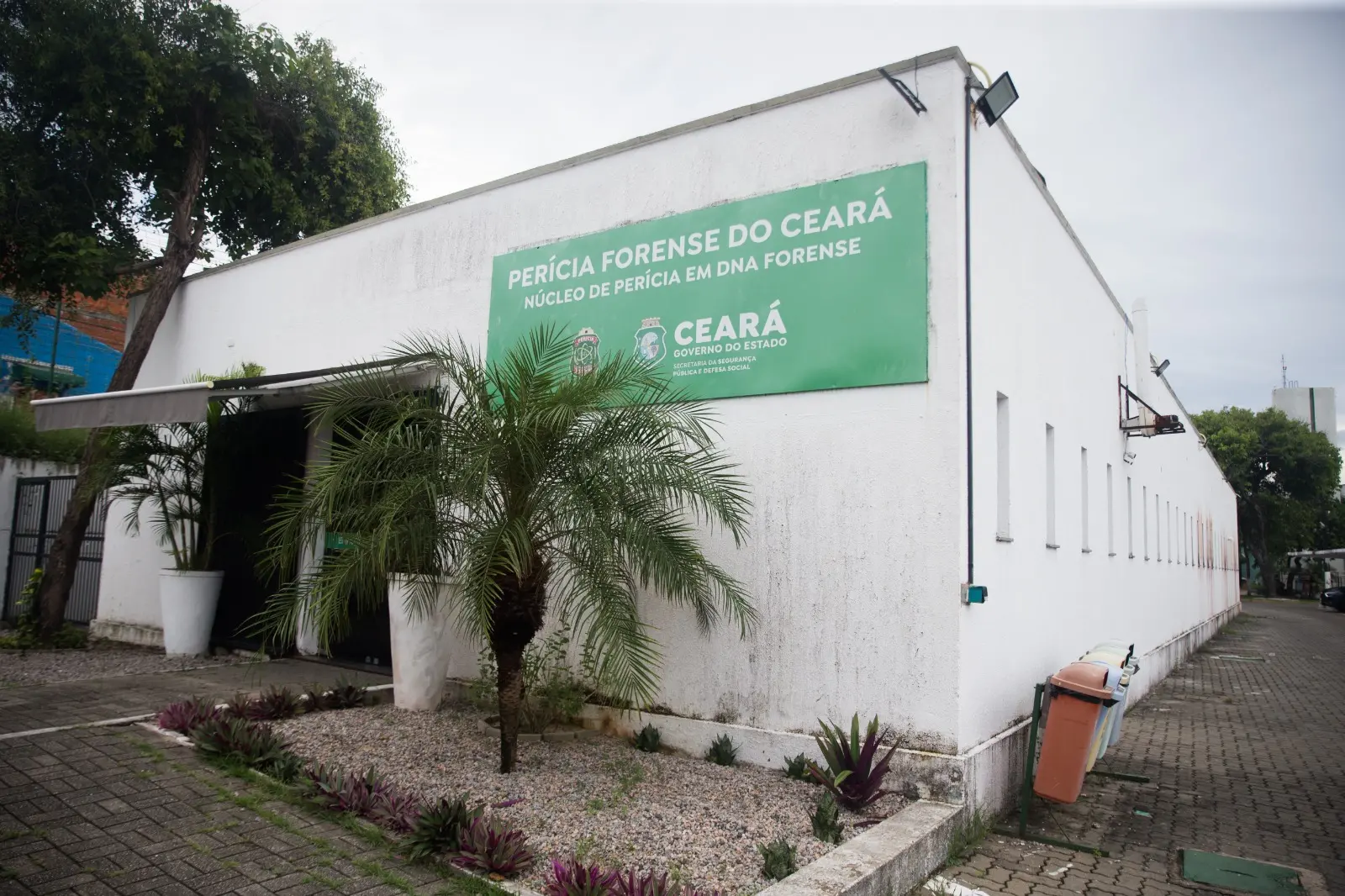 Fachada do Núcleo de Perícia em DNA Forense da Pefoce, em Fortaleza.