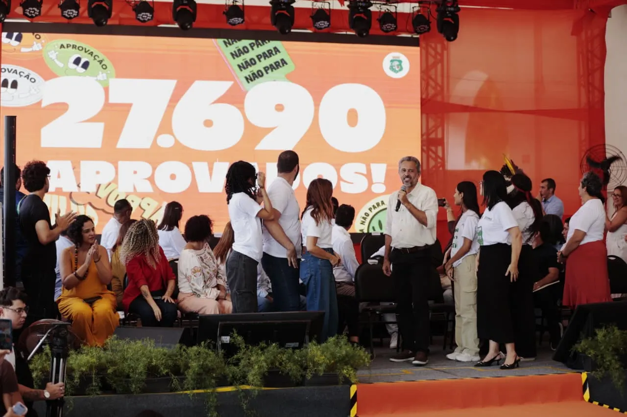 O governador Elmano de Freitas anunciou o novo recorde conquistado pela rede estadual de ingresso na universidade