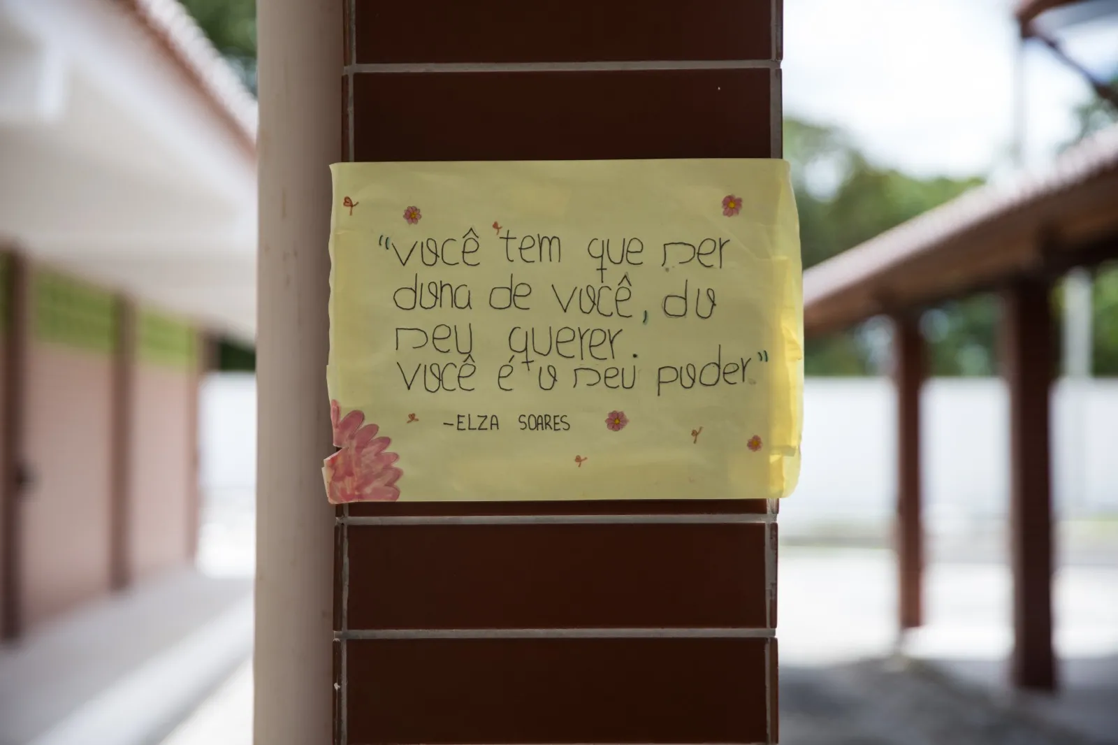 Corredor da Escola de Ensino Médio de Tempo Integral Quilombola Antônia Ramalho da Silva
