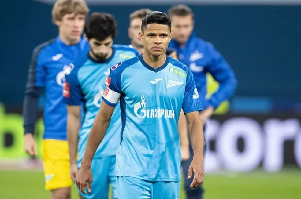 Douglas Santos em ação pelo Zenit, da Rússia