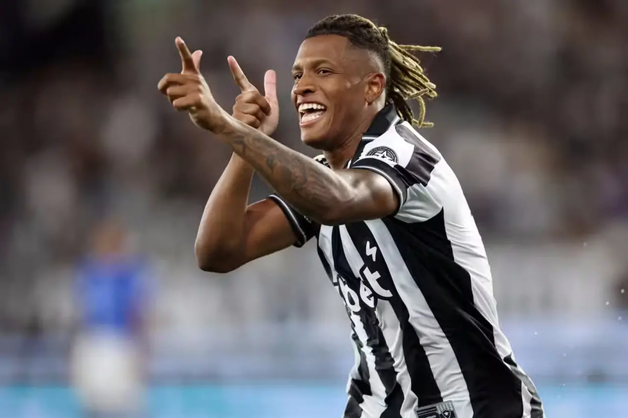 Danilo em ação pelo Botafogo