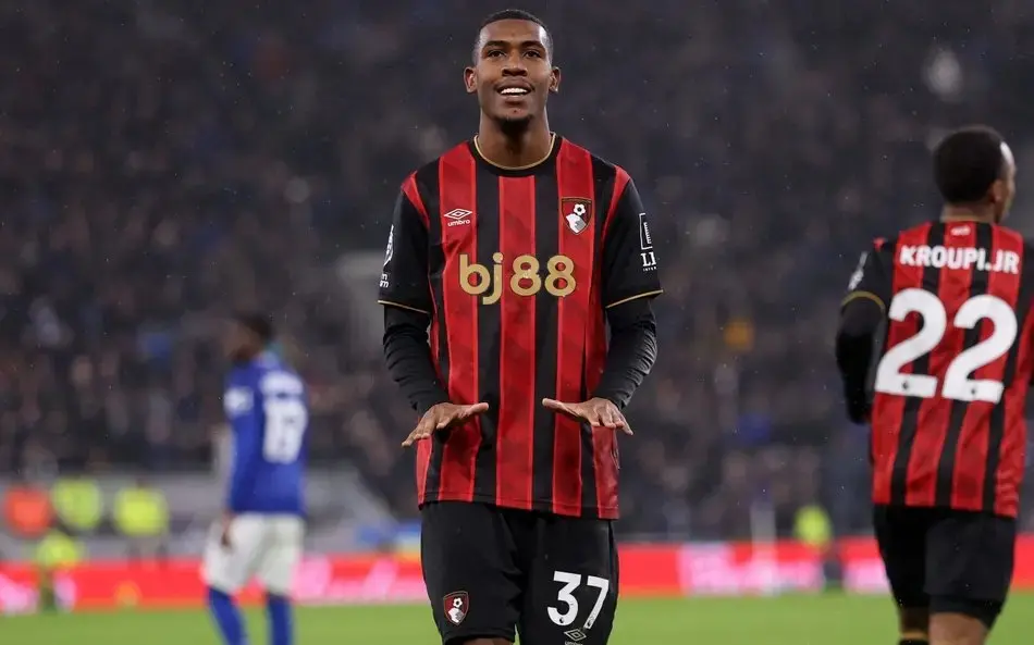 Rayan em ação pelo Bournemouth